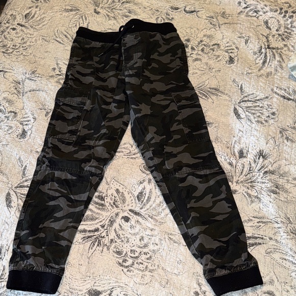 Forever 21 Other - Forever 21 Men's Black and Gray Camo Twill Jogger